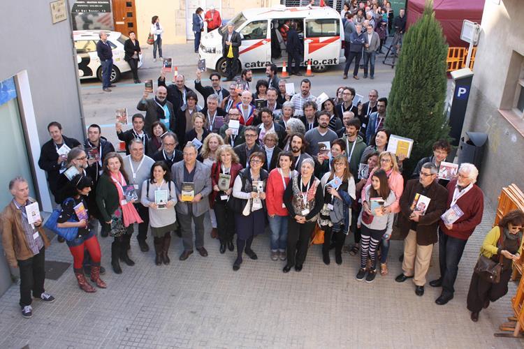 El Berenar Literari de la Llibreria El Cucut s'ha consolidat com un altre Sant Jordi literari a Torroella de Montgrí.