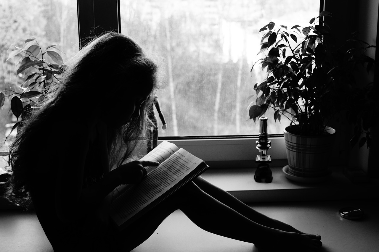 Una nena llegint | Foto: Pixabay