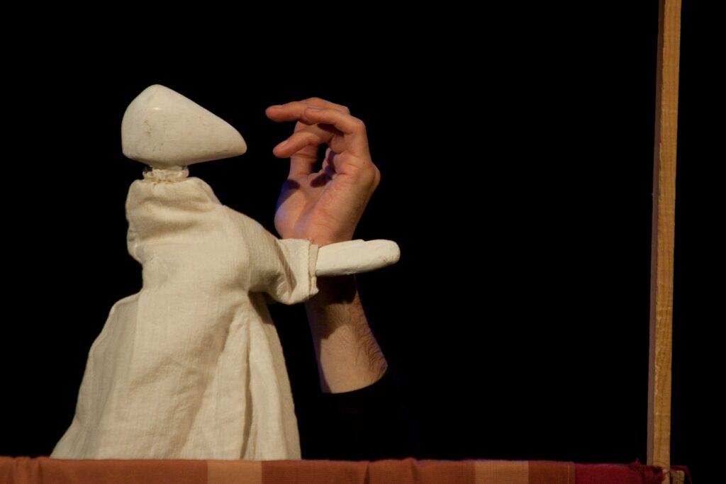 La mà també és un personatge a 'a Petites histoires sans paroles'. © Fira de Titelles de Lleida 